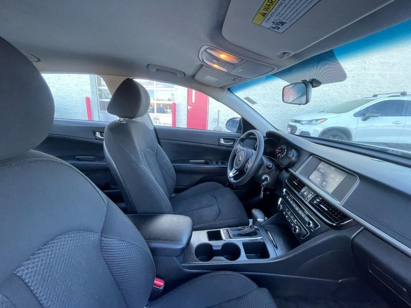 Kia Optima Vehicle Image 10