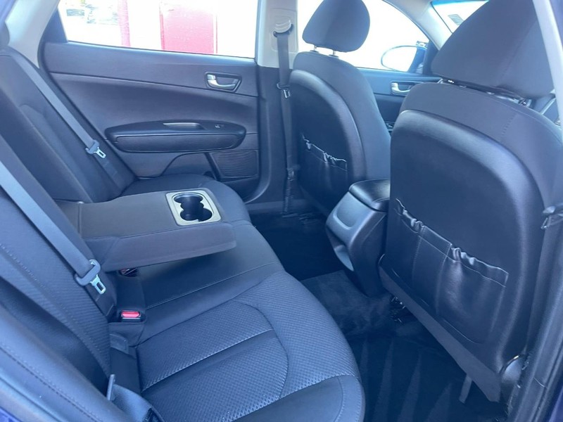 Kia Optima Vehicle Image 12