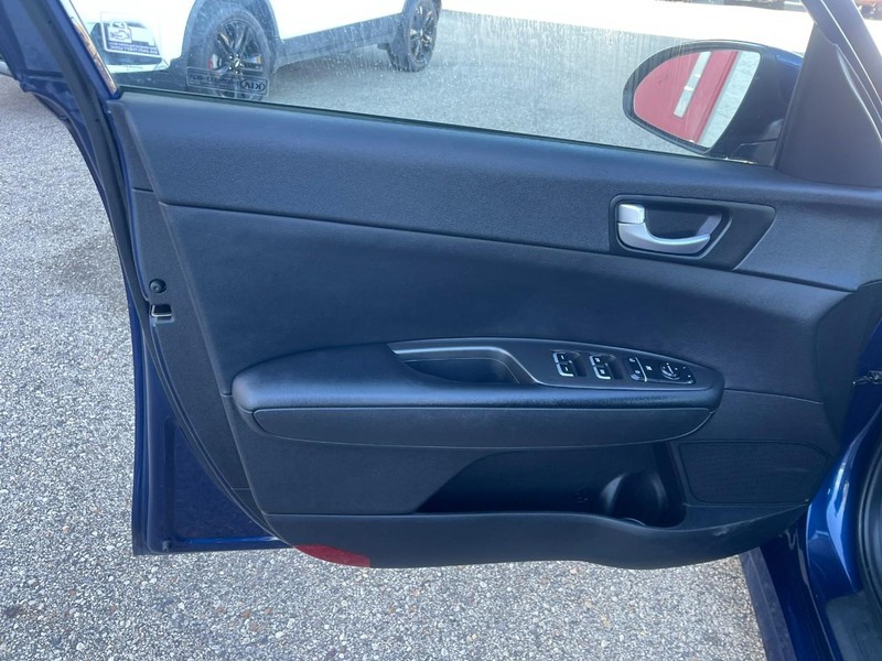 Kia Optima Vehicle Image 19