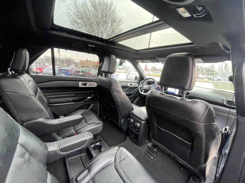 Ford Explorer Vehicle Image 10