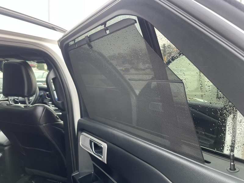 Ford Explorer Vehicle Image 12