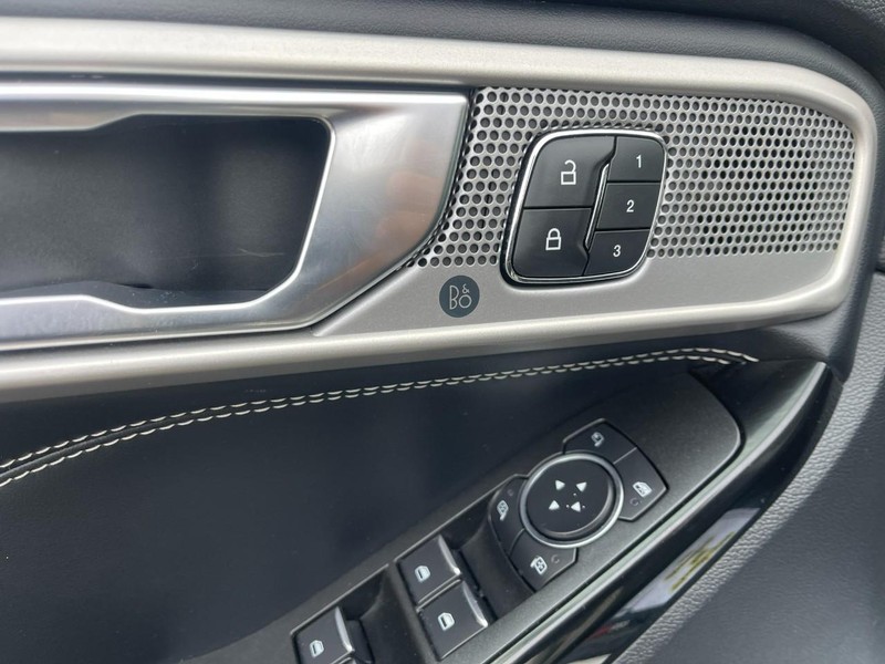 Ford Explorer Vehicle Image 14