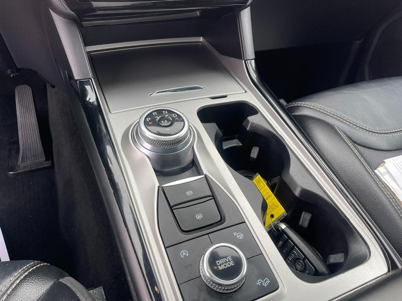 Ford Explorer Vehicle Image 18