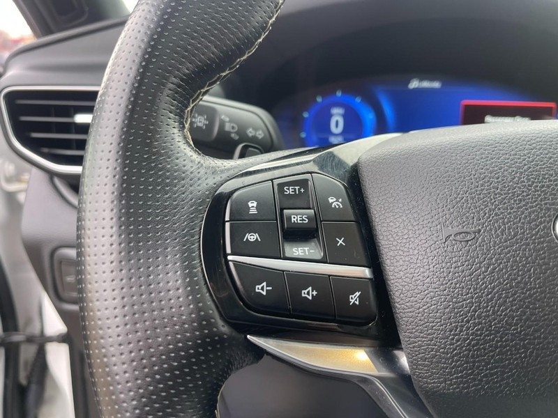 Ford Explorer Vehicle Image 19