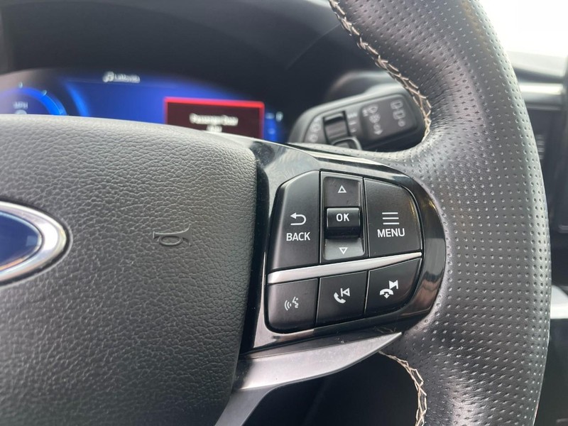 Ford Explorer Vehicle Image 20