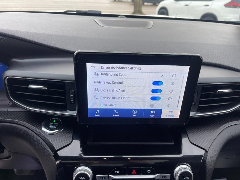 Ford Explorer Vehicle Image 25