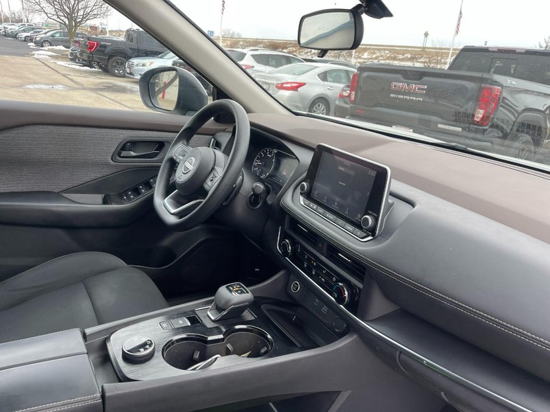 Nissan Rogue Vehicle Image 02