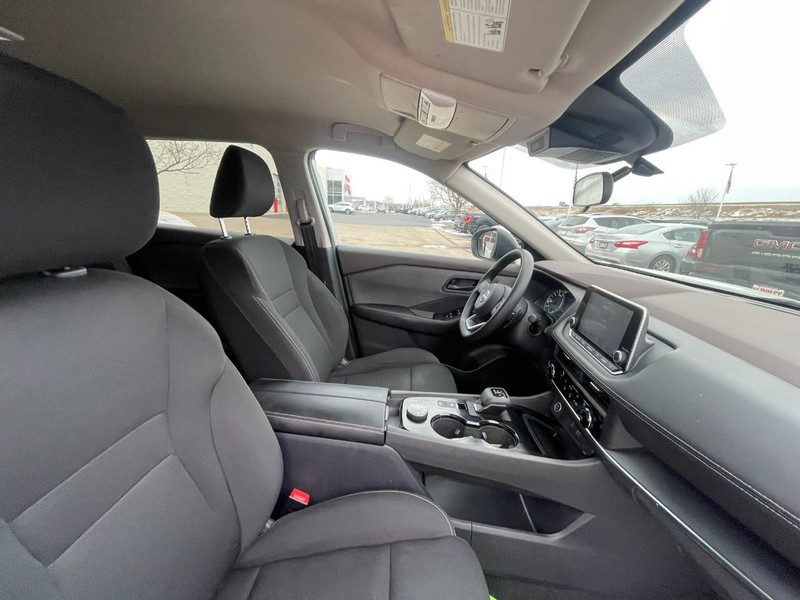 Nissan Rogue Vehicle Image 03