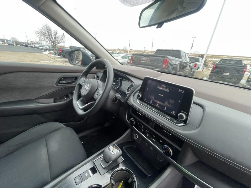 Nissan Rogue Vehicle Image 05