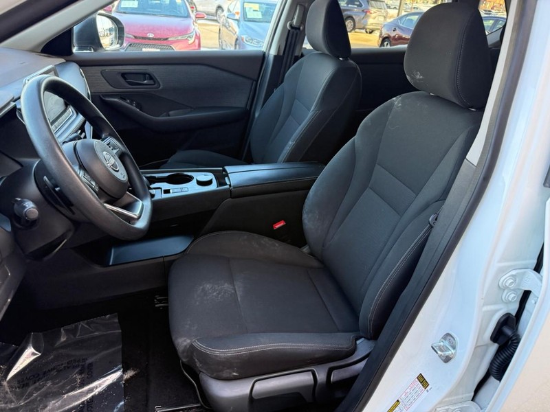 Nissan Rogue Vehicle Image 09