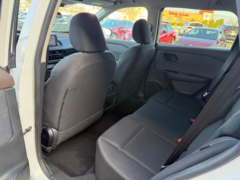 Nissan Rogue Vehicle Image 12