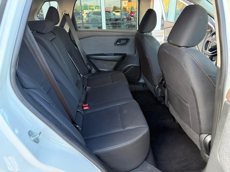 Nissan Rogue Vehicle Image 14