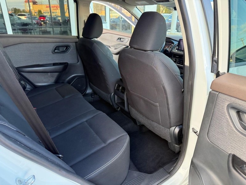 Nissan Rogue Vehicle Image 15