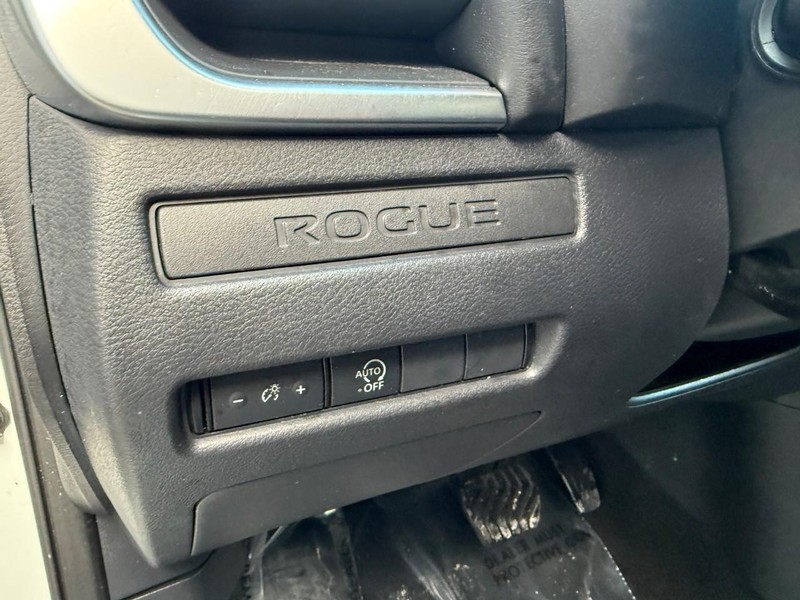 Nissan Rogue Vehicle Image 18