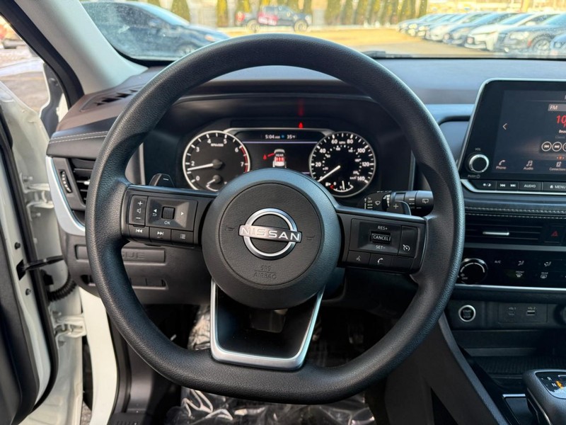 Nissan Rogue Vehicle Image 19