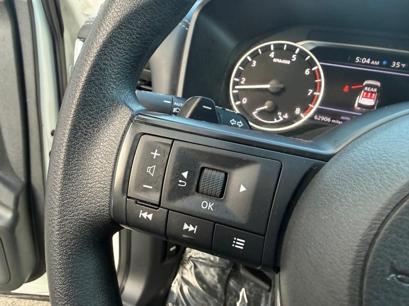 Nissan Rogue Vehicle Image 21