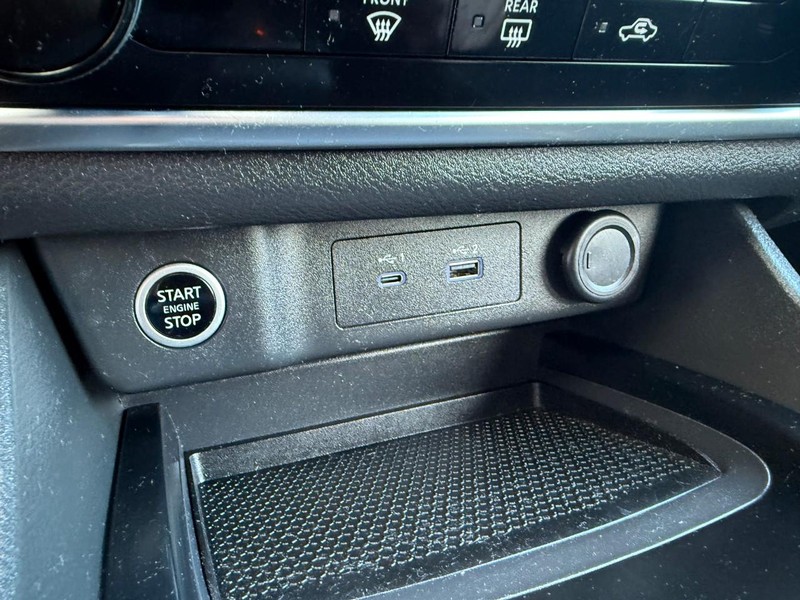 Nissan Rogue Vehicle Image 26