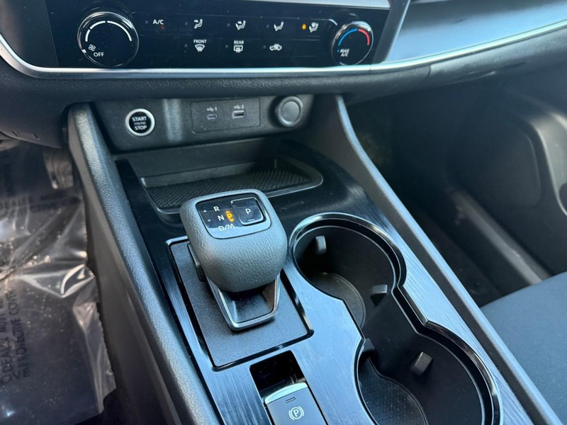 Nissan Rogue Vehicle Image 27