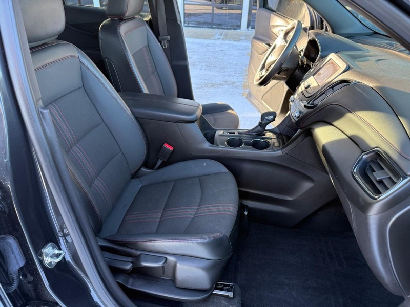 Chevrolet Equinox Vehicle Image 16