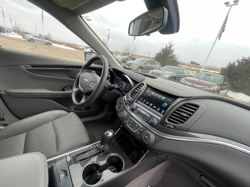 Chevrolet Impala Vehicle Image 05