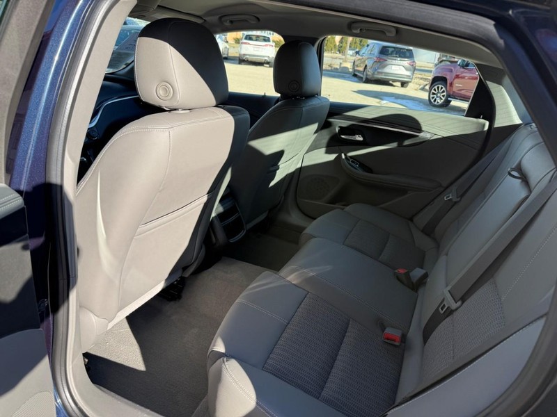 Chevrolet Impala Vehicle Image 12