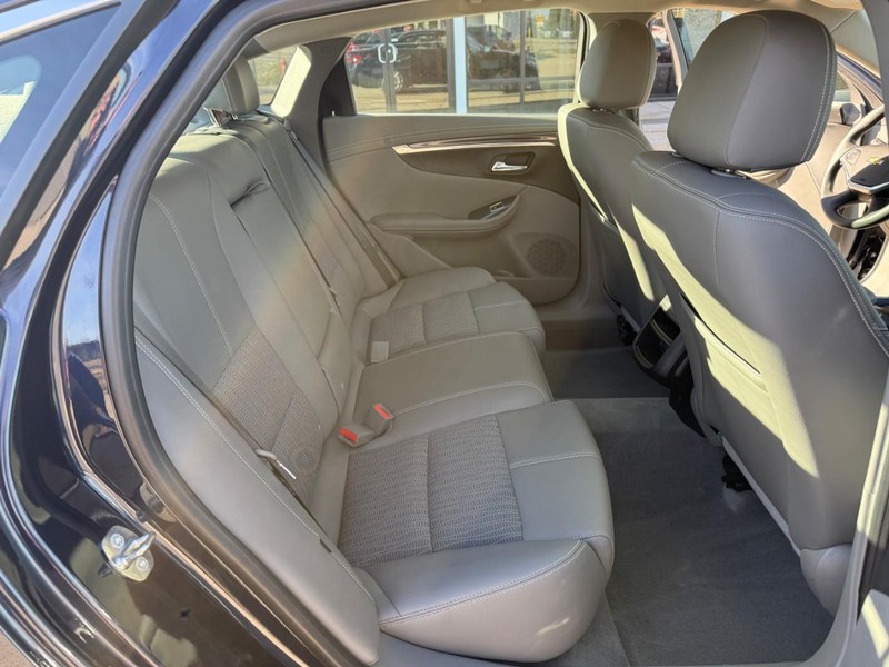 Chevrolet Impala Vehicle Image 13