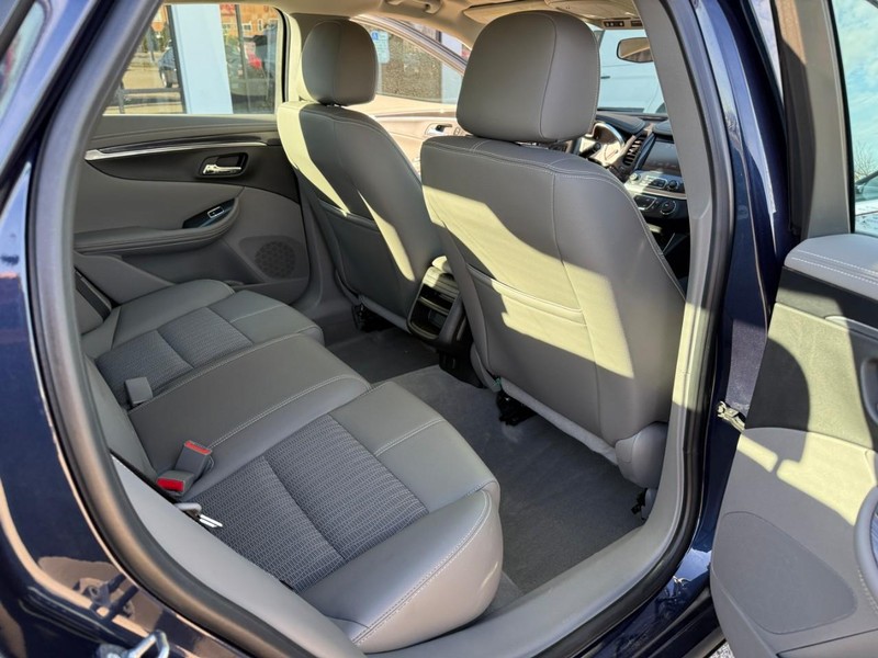 Chevrolet Impala Vehicle Image 14