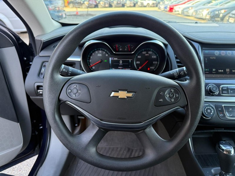 Chevrolet Impala Vehicle Image 18