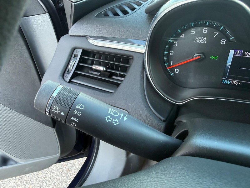 Chevrolet Impala Vehicle Image 19