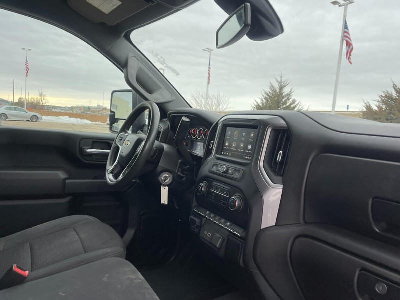 Chevrolet Silverado 2500HD Vehicle Image 02