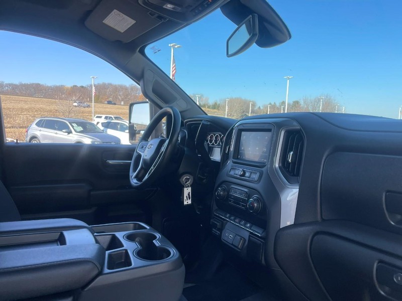 Chevrolet Silverado 2500HD Vehicle Image 09