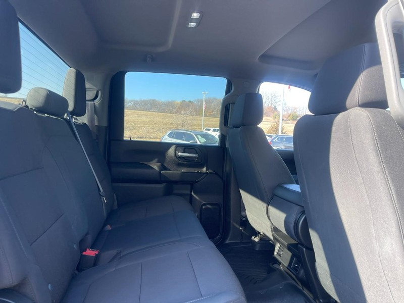 Chevrolet Silverado 2500HD Vehicle Image 12