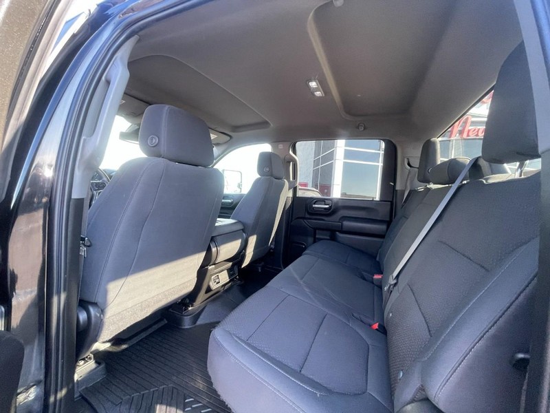 Chevrolet Silverado 2500HD Vehicle Image 15