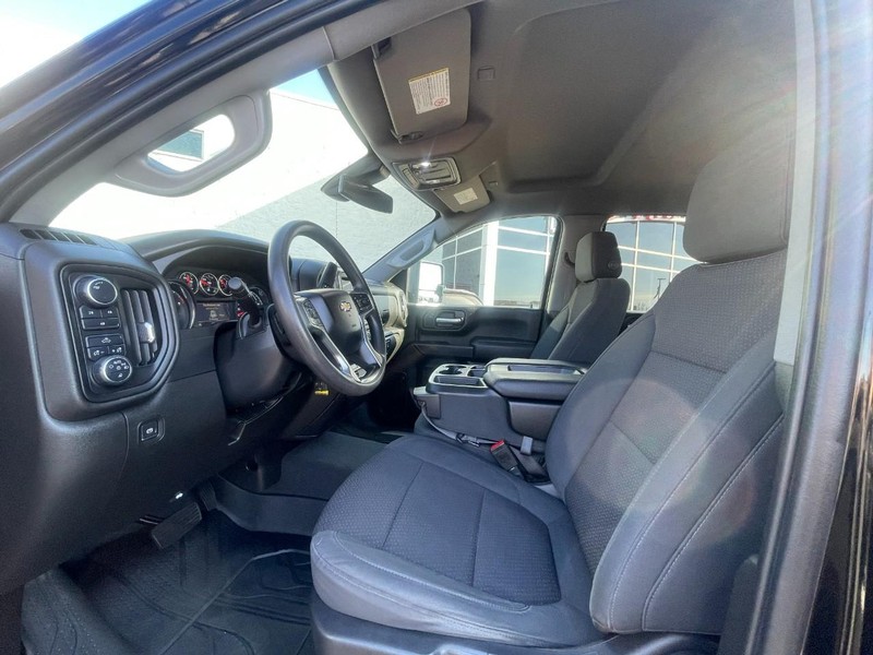 Chevrolet Silverado 2500HD Vehicle Image 16