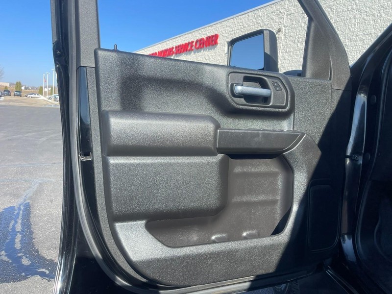 Chevrolet Silverado 2500HD Vehicle Image 17