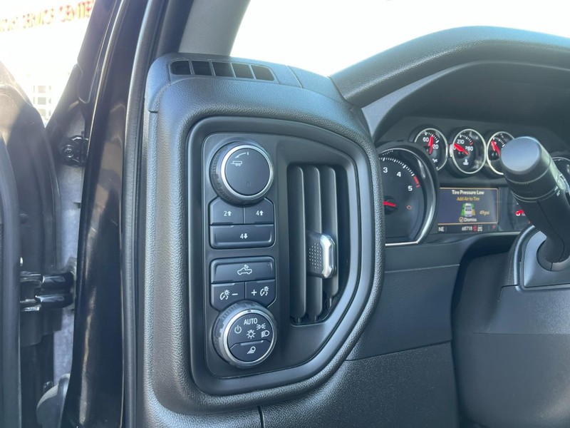 Chevrolet Silverado 2500HD Vehicle Image 18