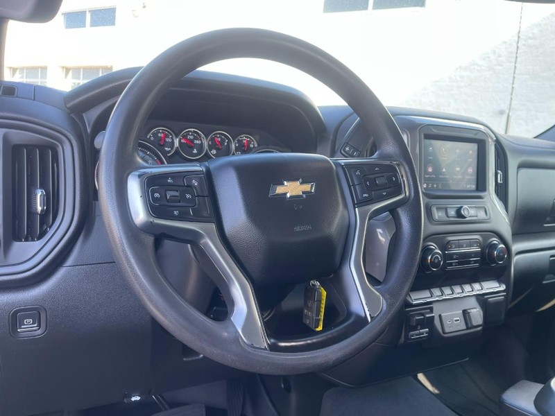 Chevrolet Silverado 2500HD Vehicle Image 19