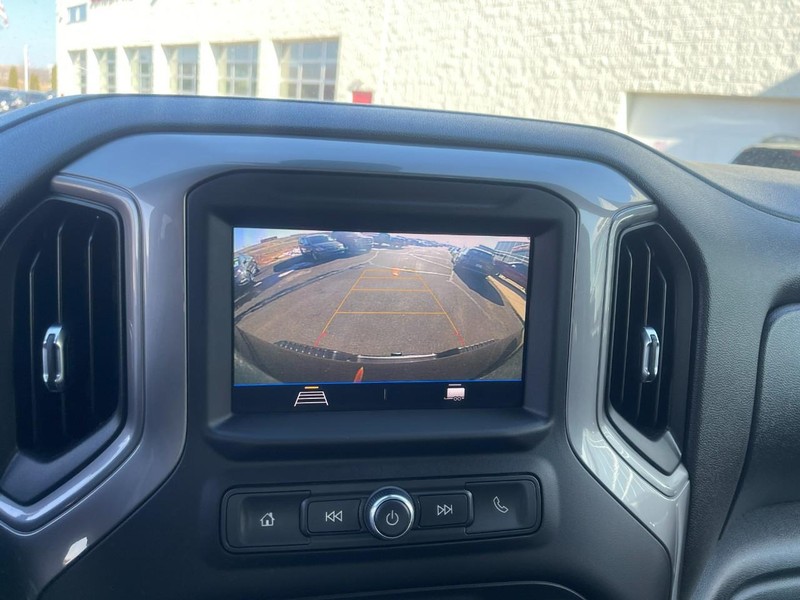 Chevrolet Silverado 2500HD Vehicle Image 21