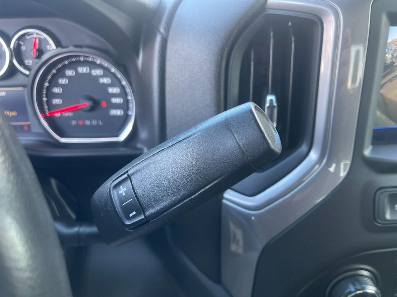 Chevrolet Silverado 2500HD Vehicle Image 23