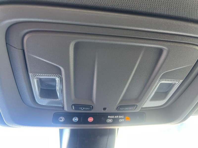 Chevrolet Silverado 2500HD Vehicle Image 24