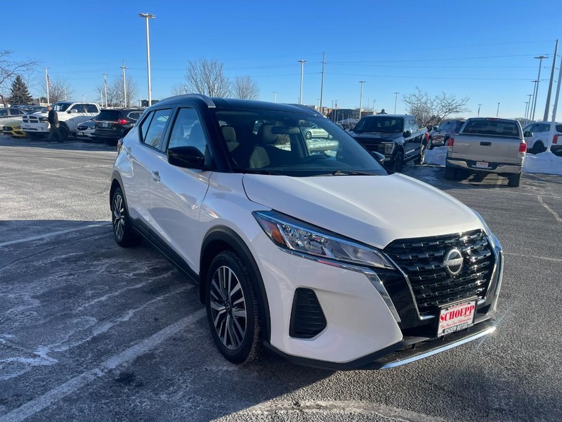 Nissan Kicks Vehicle Image 02