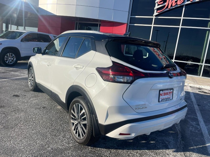 Nissan Kicks Vehicle Image 04