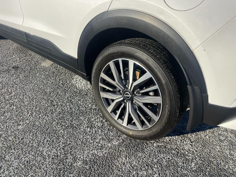 Nissan Kicks Vehicle Image 05