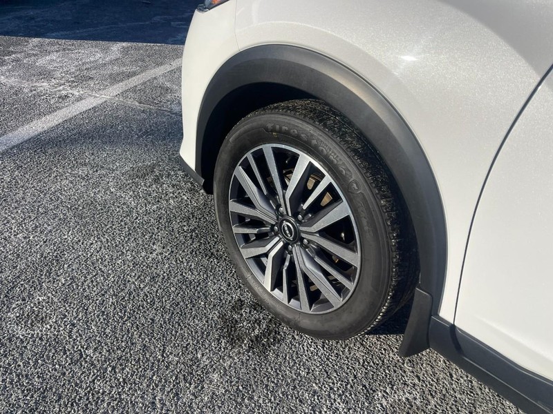 Nissan Kicks Vehicle Image 06