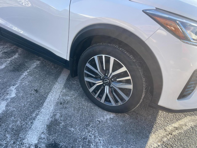 Nissan Kicks Vehicle Image 07