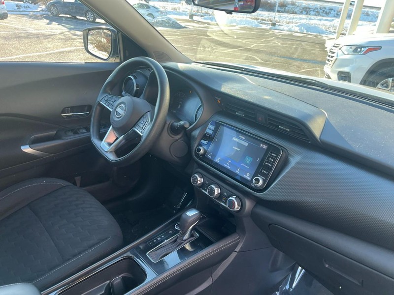 Nissan Kicks Vehicle Image 09