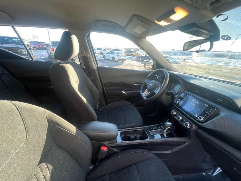 Nissan Kicks Vehicle Image 10