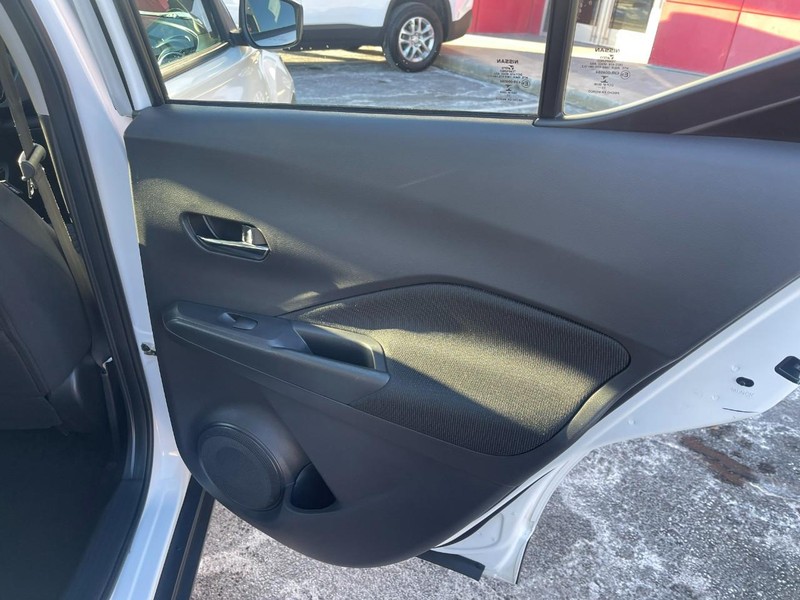 Nissan Kicks Vehicle Image 13