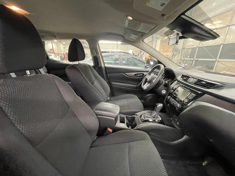 Nissan Rogue Sport Vehicle Image 03