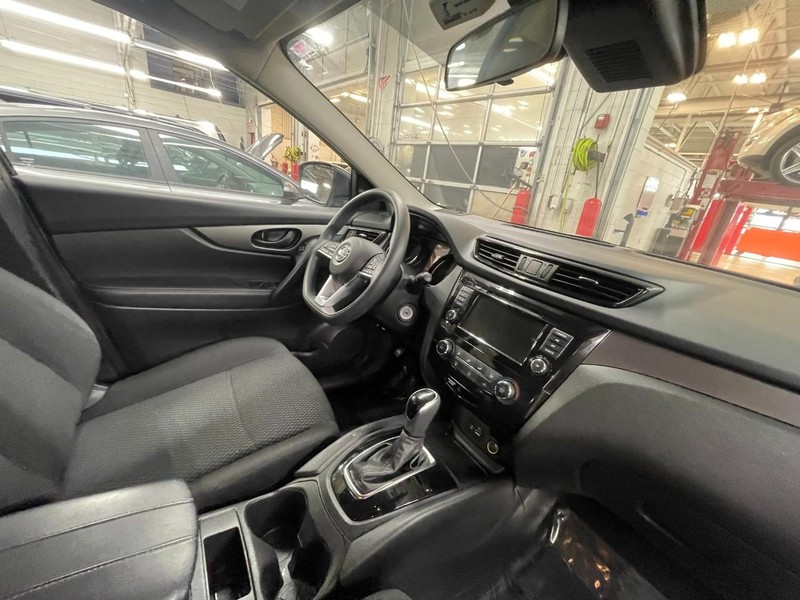 Nissan Rogue Sport Vehicle Image 05